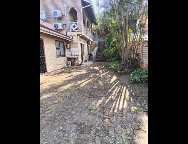 2 BEDROOM PROPERTY TO RENT IN NEWLANDS WEST